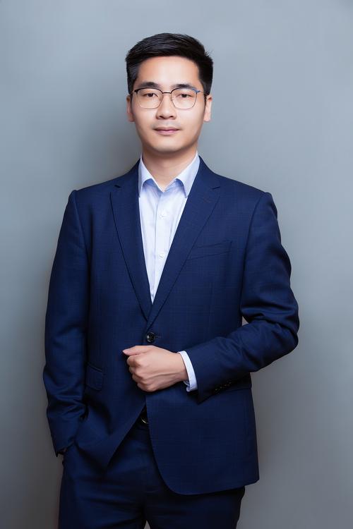 徐冠宏跟组制片负责人